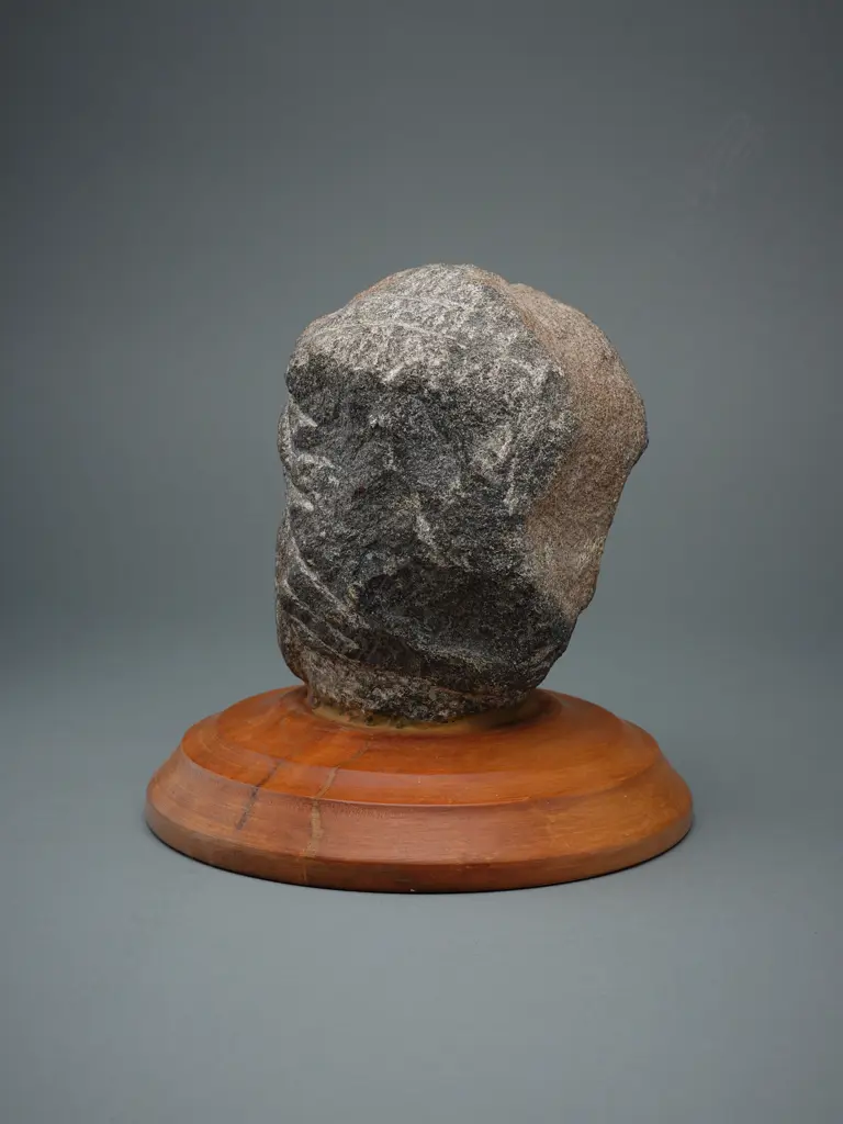 Middle East stone head fragment, Image 1++